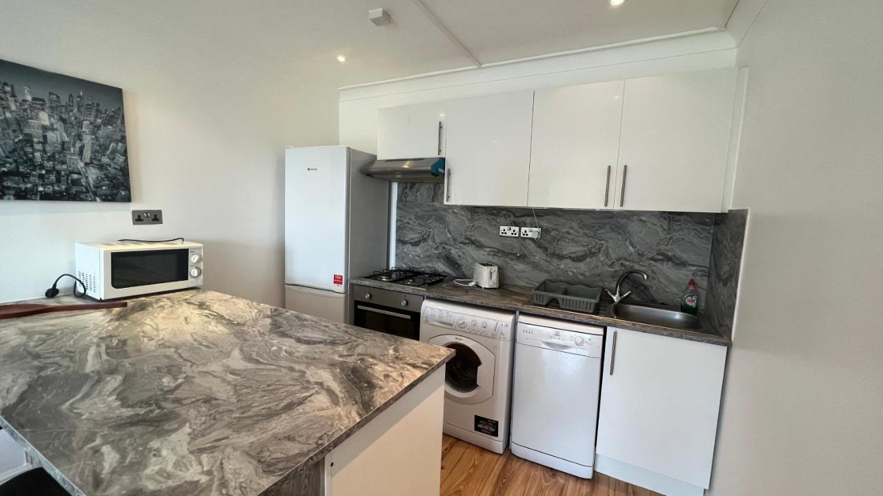 Comfy 2 Bedroom Apartments - Finchley Road, London Exteriör bild