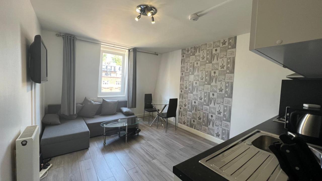 Comfy 2 Bedroom Apartments - Finchley Road, London Exteriör bild
