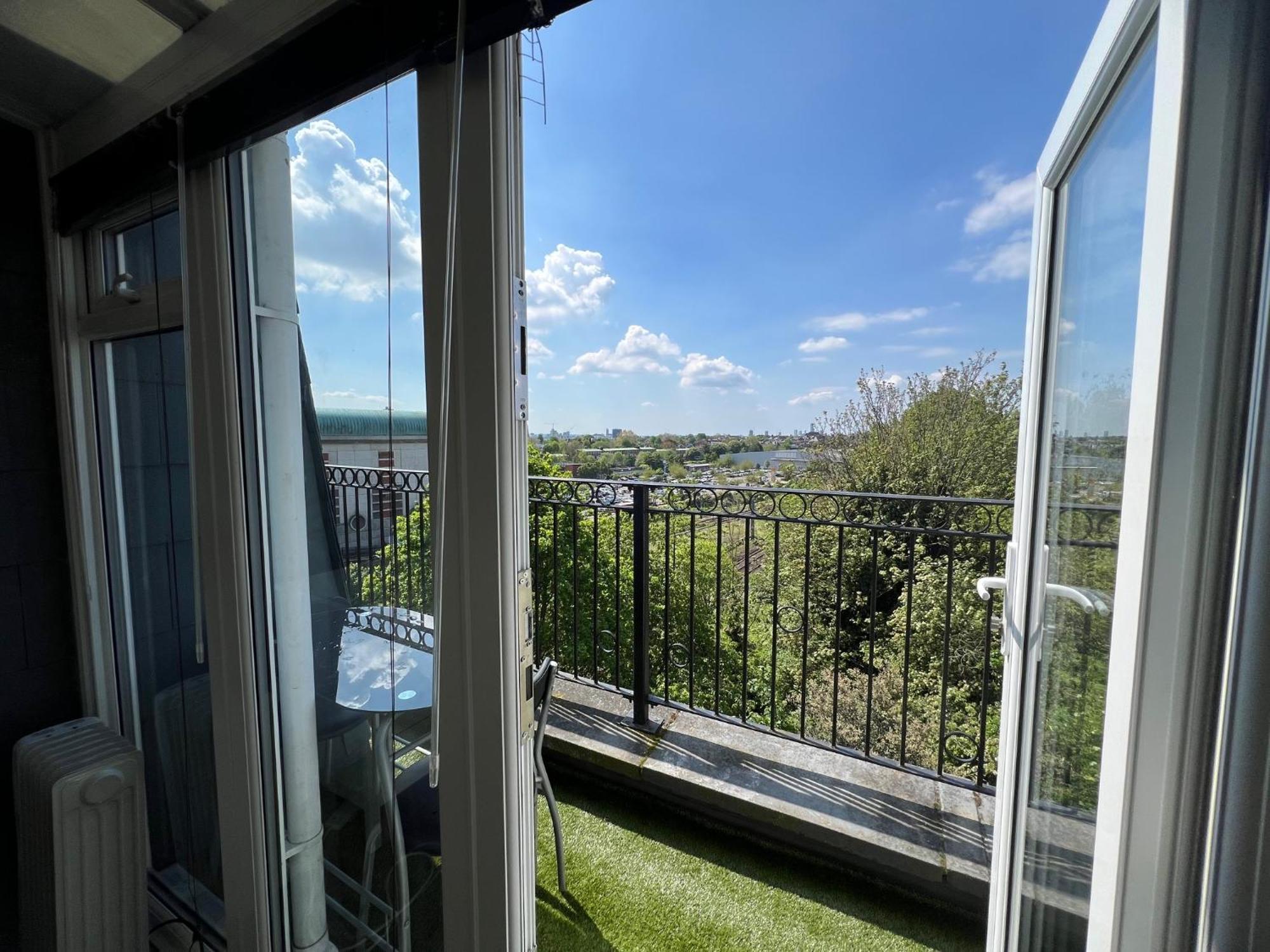 Comfy 2 Bedroom Apartments - Finchley Road, London Exteriör bild