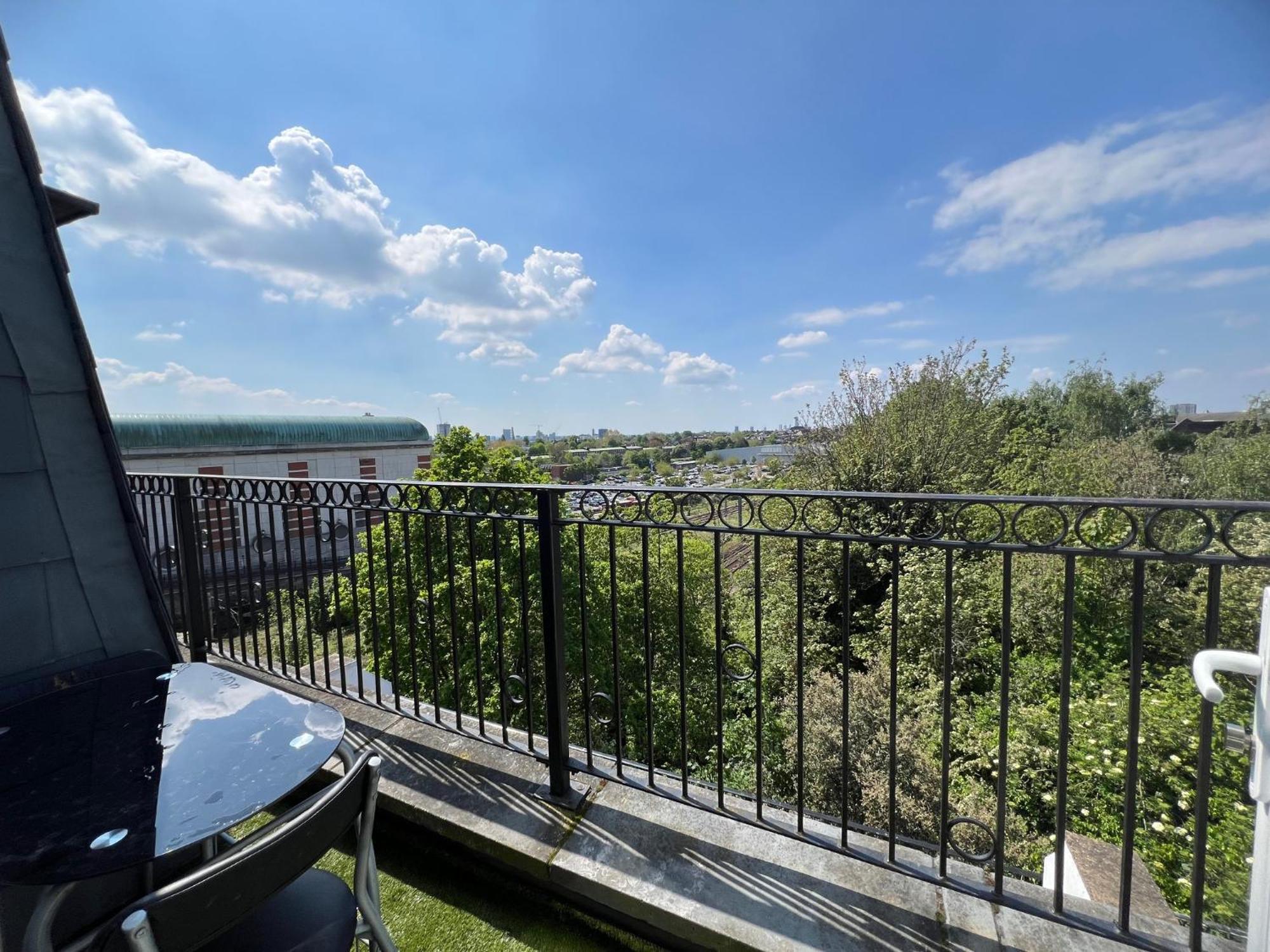 Comfy 2 Bedroom Apartments - Finchley Road, London Exteriör bild